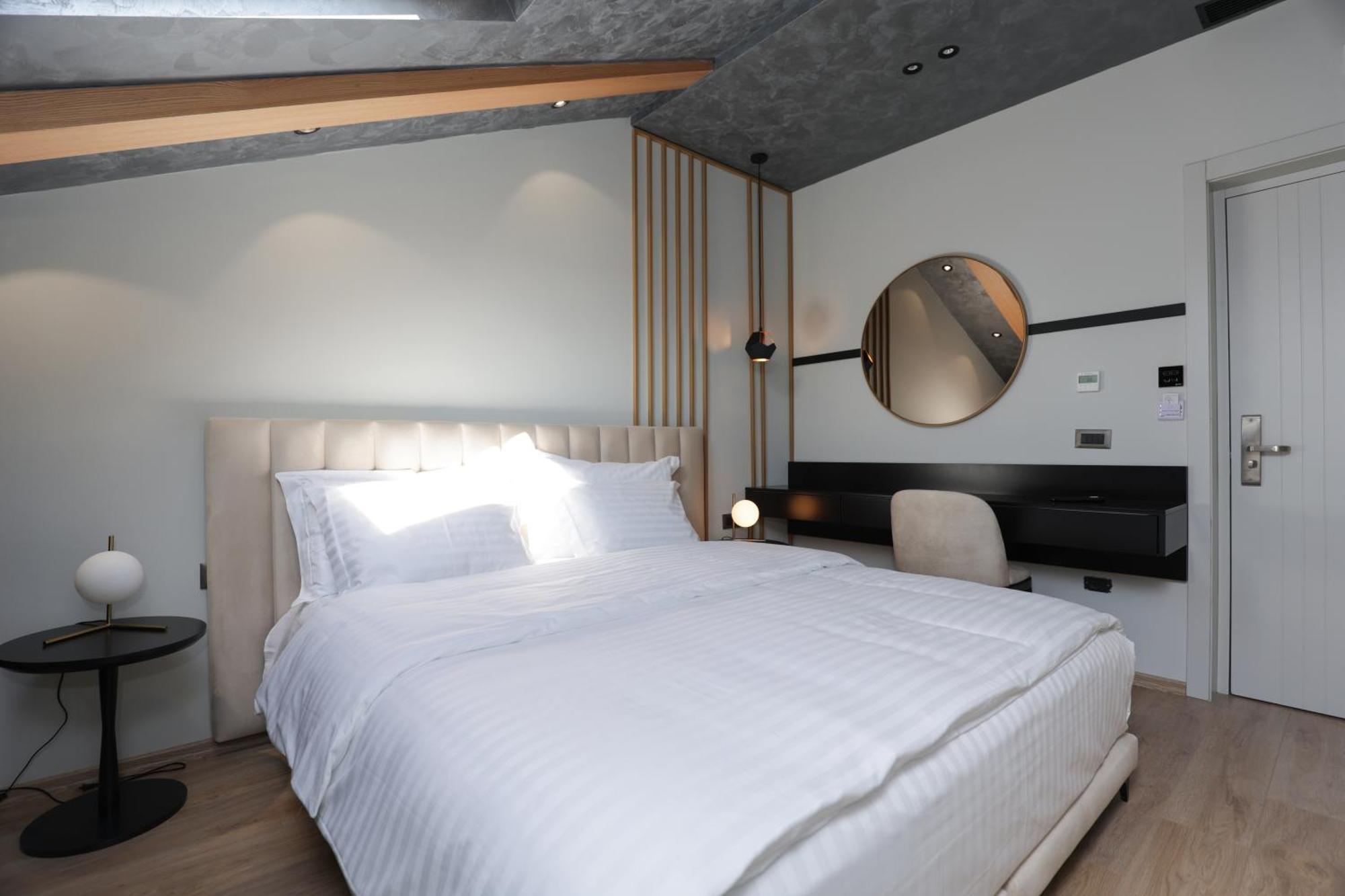 Gremmy Boutique Hotel Тирана Экстерьер фото
