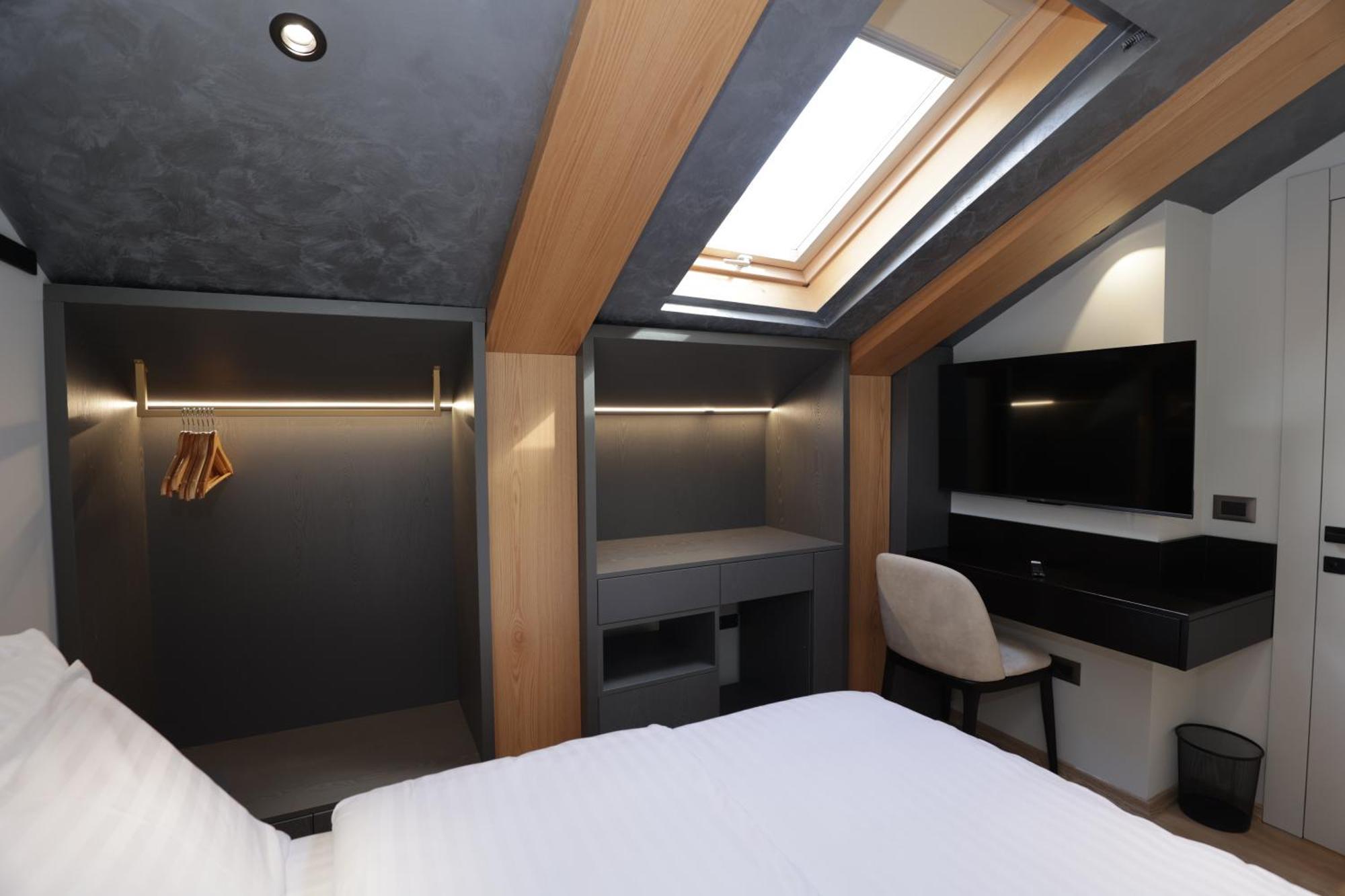 Gremmy Boutique Hotel Тирана Экстерьер фото